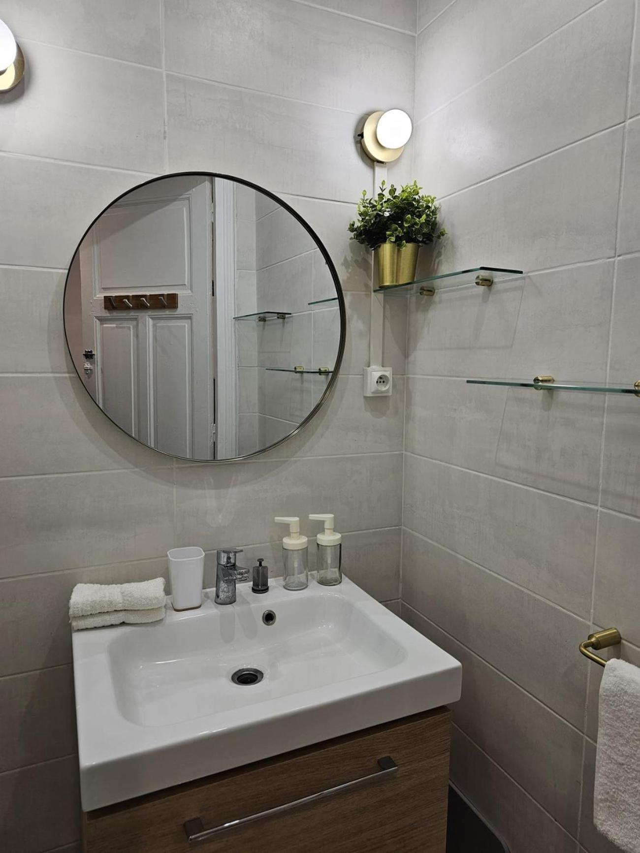 Beautiful 1 Bedroom Flat In Paris 17Th ภายนอก รูปภาพ